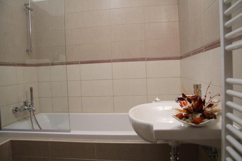 Ubytovaci Hostinec Na Skalach Budislav  Ngoại thất bức ảnh